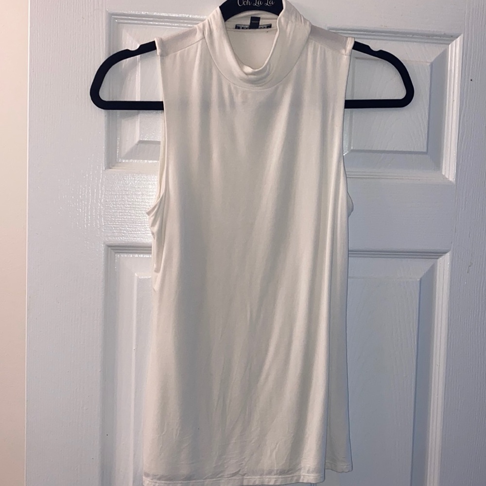 White fitted top